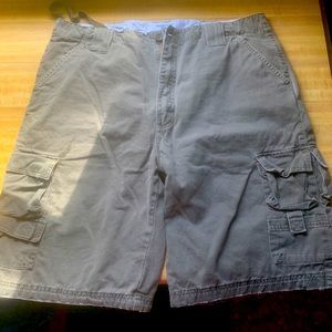 Men’s brown cargo shorts
